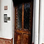 Mf House 陶尔米纳